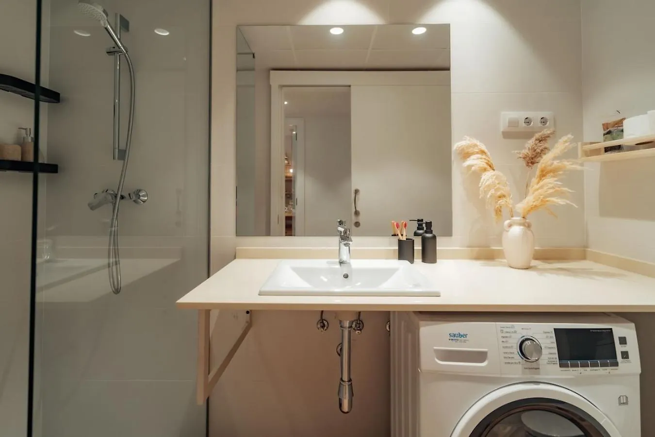 Casa Carlit - 1 Bedroom Apartment Near Plaza Tetuan 바르셀로나
