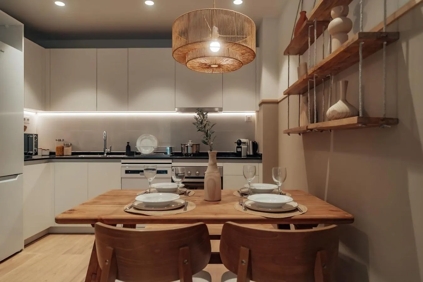 Casa Carlit - 1 Bedroom Apartment Near Plaza Tetuan 바르셀로나